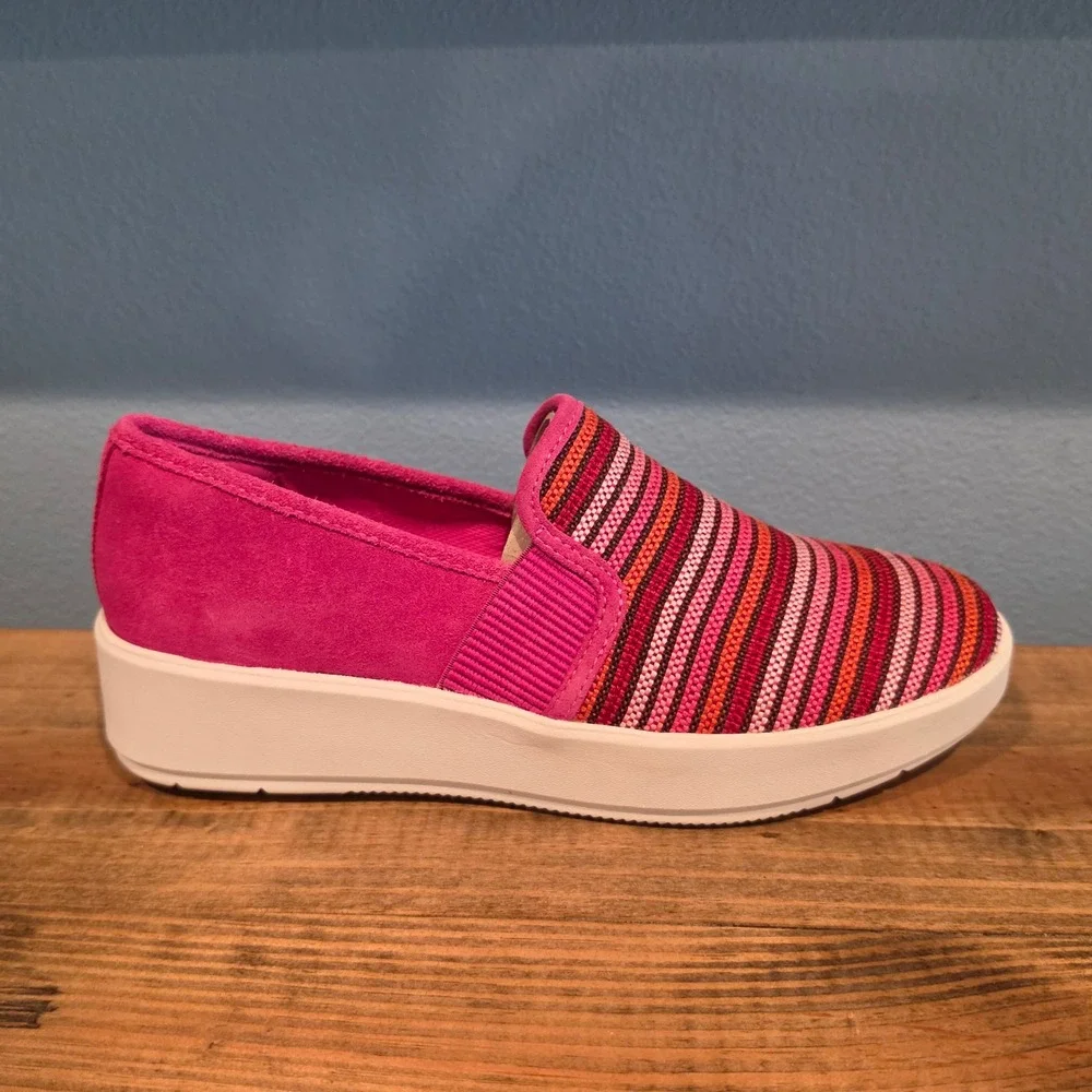 Clarks Womens Layton Petal Slip On Sneaker Fuchsia Multi Stripe Suede 9.5 Wide - Picture 9 of 12